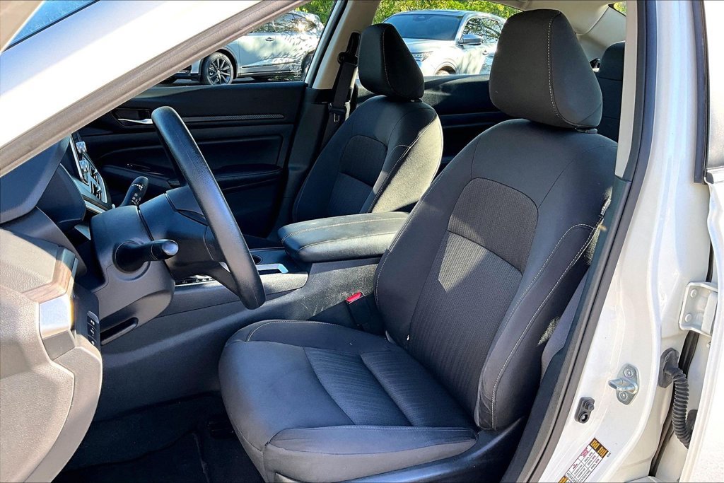 Used 2025 Nissan Altima 2.5 SV FWD image 33