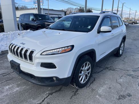 Used 2017 Jeep Cherokee Latitude w/ Cold Weather Group image 6