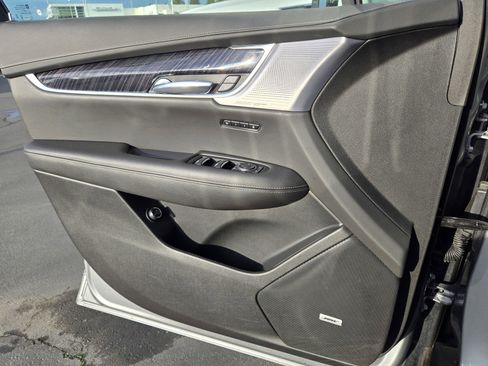 Certified 2025 Cadillac XT6 Premium Luxury image 16