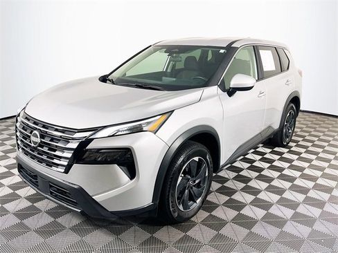 Used 2025 Nissan Rogue SV image 4