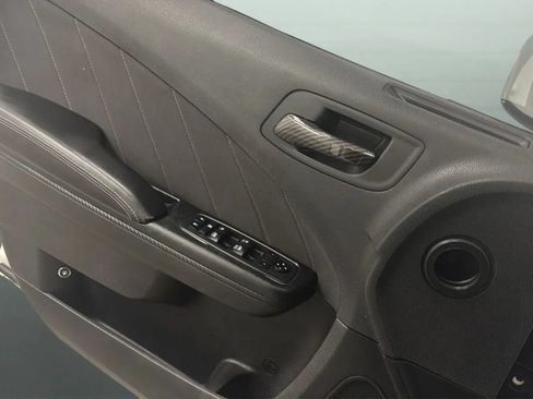 Used 2019 Dodge Charger SXT RWD image 17