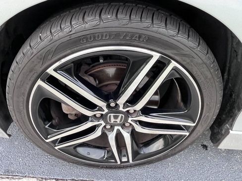 Used 2017 Honda Accord Touring image 19