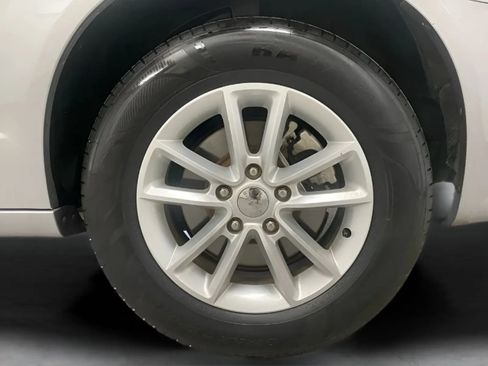 Used 2020 Dodge Grand Caravan SXT FWD image 25