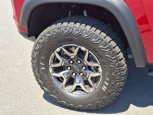 Used 2026 Chevrolet Colorado ZR2 w/ Technology Package AWD/4WD image 29