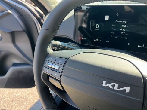 New 2025 Kia K4 EX image 18