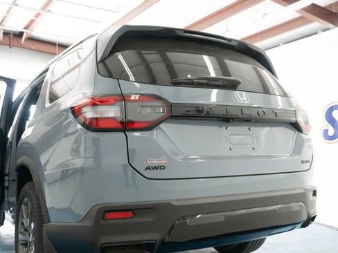 New 2026 Honda Pilot Sport image 9