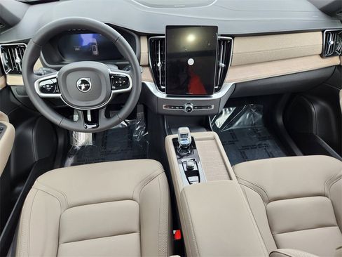 New 2026 Volvo XC90 B6 Plus w/ Protection Package Premier image 2