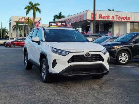 Used 2024 Toyota RAV4 XLE w/ Convenience Package FWD image 2