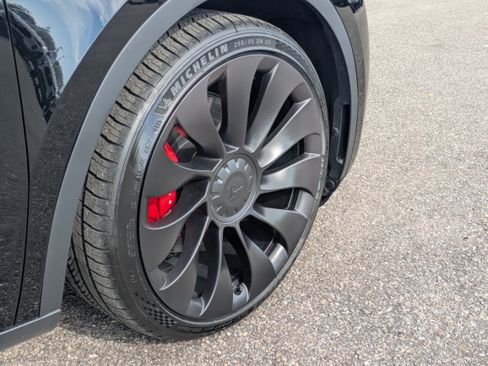 Used 2022 Tesla Model Y Performance AWD/4WD image 13
