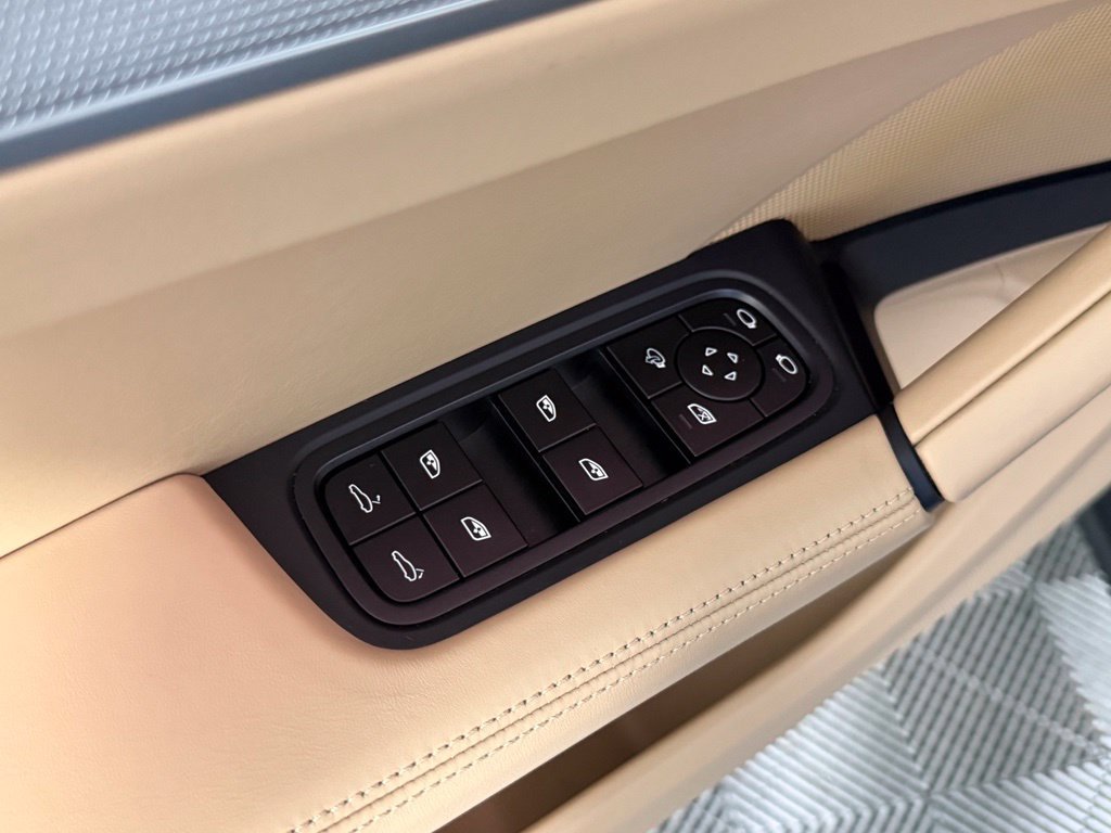 Certified 2024 Porsche Cayenne AWD/4WD image 23