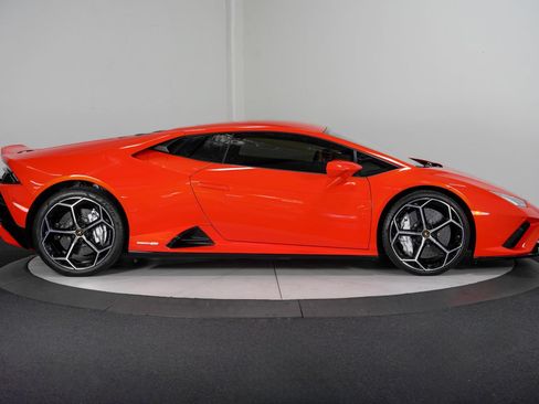 Used 2020 Lamborghini Huracan EVO RWD image 10