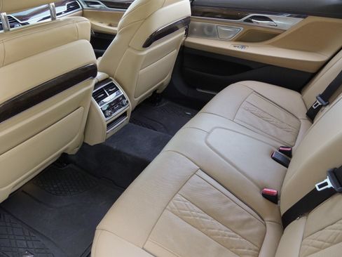 Used 2021 BMW 740i w/ Premium Package RWD image 33