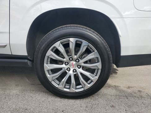 Used 2023 GMC Yukon XL Denali image 13