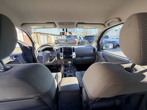 Used 2012 Nissan Frontier SV image 28