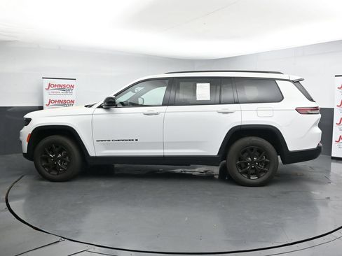 Used 2024 Jeep Grand Cherokee L Laredo AWD/4WD image 5