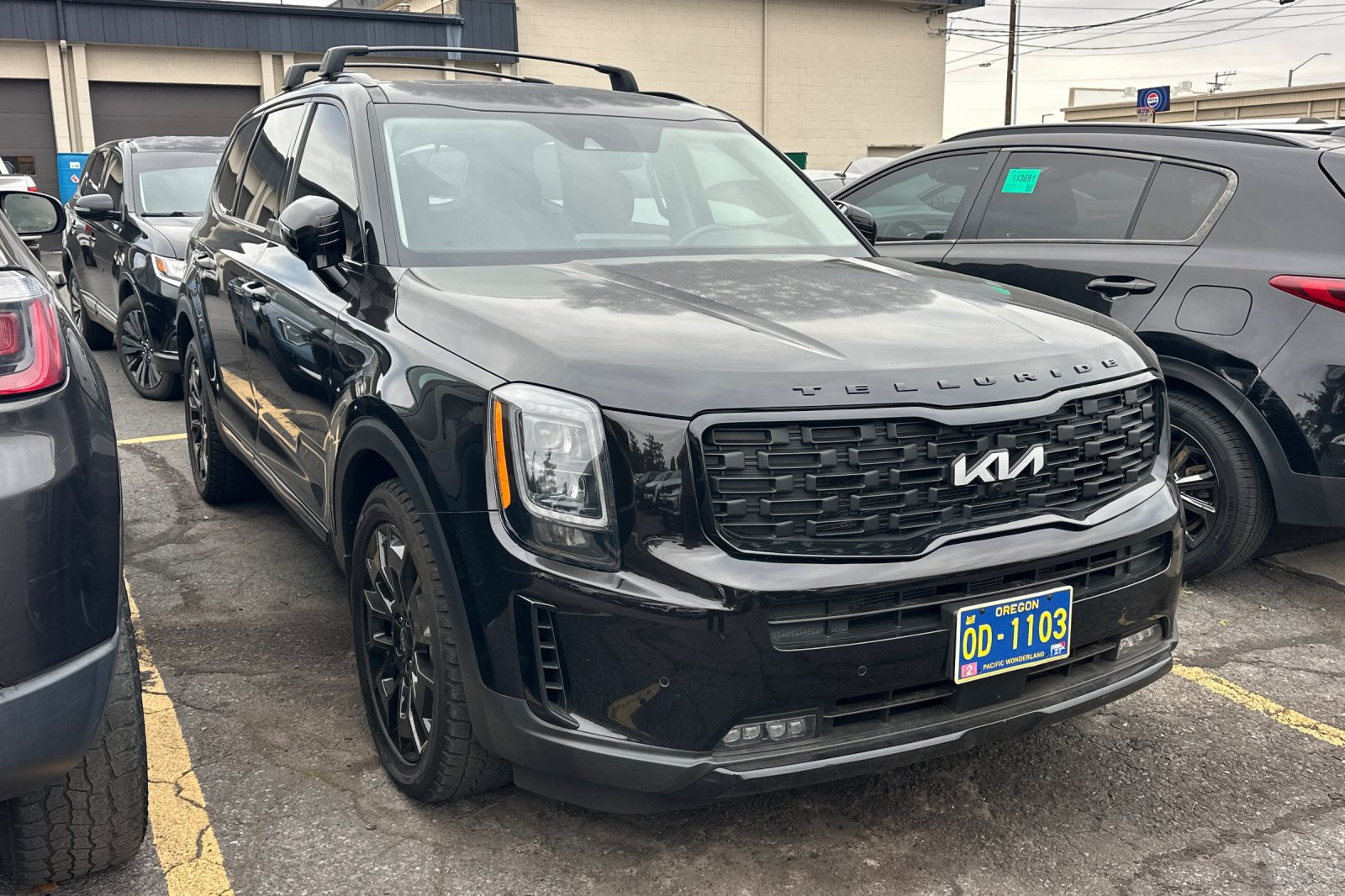 Used 2022 Kia Telluride SX w/ Nightfall Edition Package AWD/4WD image 2