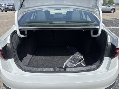 Used 2025 Volkswagen Jetta SE image 8