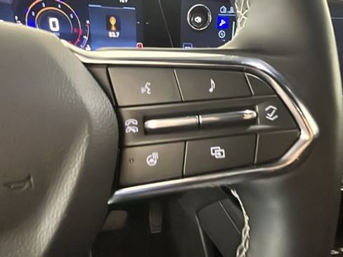 Used 2025 Chevrolet Traverse LT AWD/4WD image 16