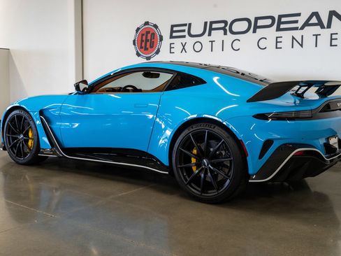 Used 2023 Aston Martin V12 Vantage RWD image 17