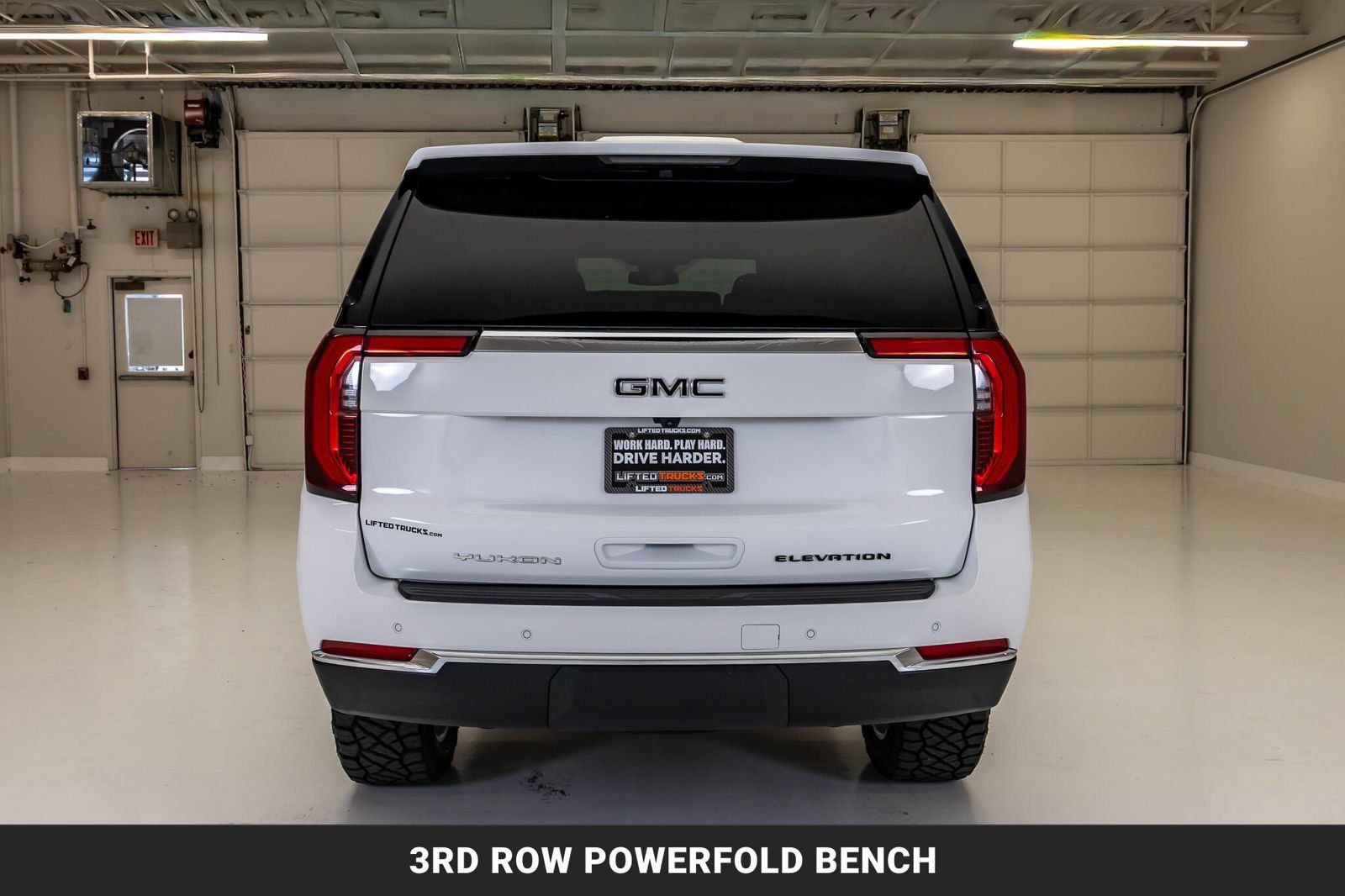 Used 2025 GMC Yukon Elevation w/ LPO, Elevation Black Package AWD/4WD image 8