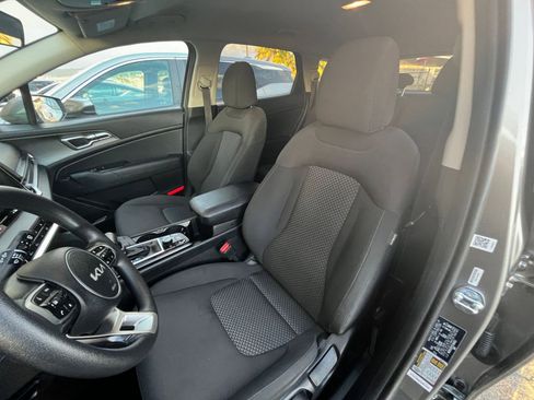 Used 2025 Kia Sportage LX image 35