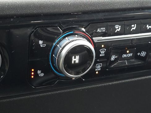 Used 2024 GMC Sierra 1500 SLT image 27