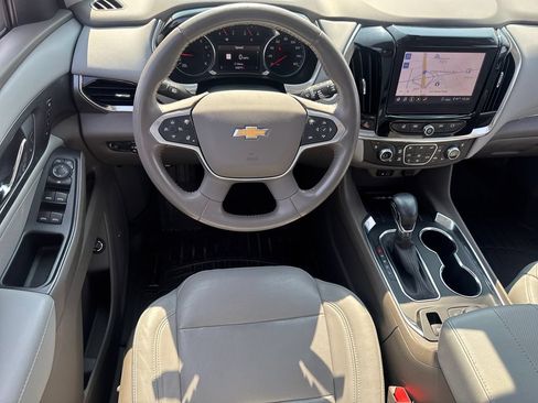Used 2021 Chevrolet Traverse Premier FWD image 16