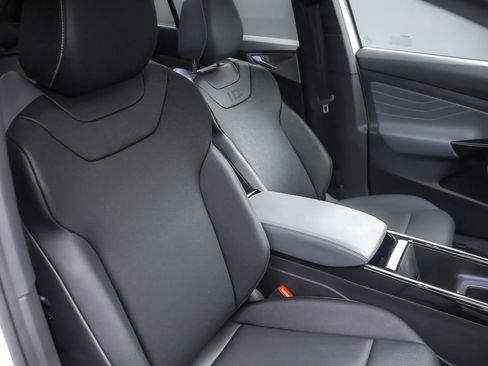 Used 2024 Volkswagen ID.4 S image 28