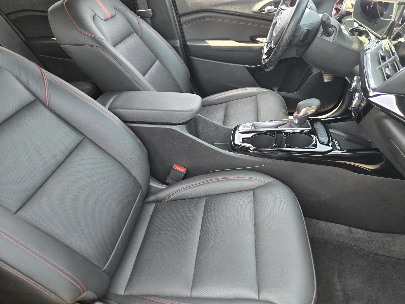 Certified 2024 Chevrolet Trax RS w/ Sunroof Package FWD image 18