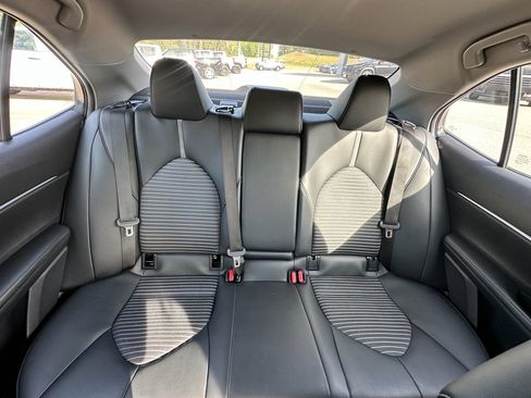 Used 2024 Toyota Camry SE image 18