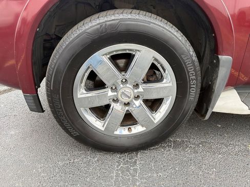 Used 2011 Nissan Armada Platinum w/ 2nd Row Captain Seat Pkg image 39