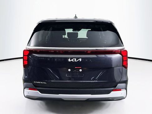 New 2026 Kia Carnival LX FWD image 6
