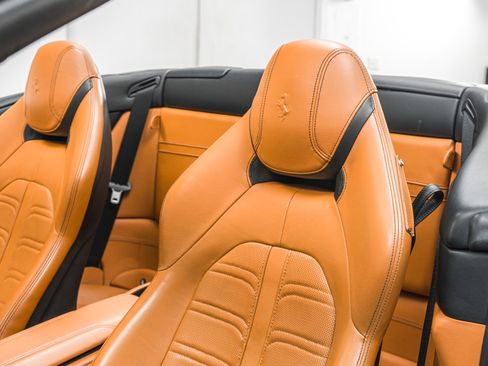 Used 2015 Ferrari California T image 26