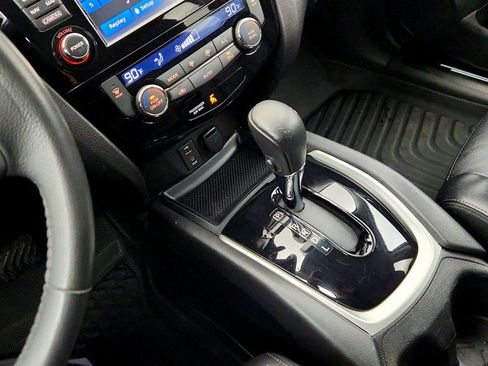 Used 2016 Nissan Rogue SL image 16