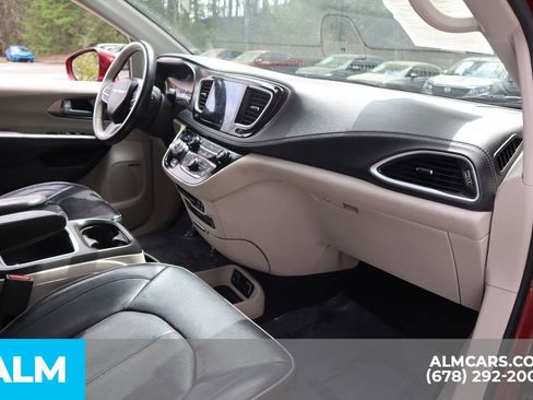 Used 2018 Chrysler Pacifica Limited FWD image 33