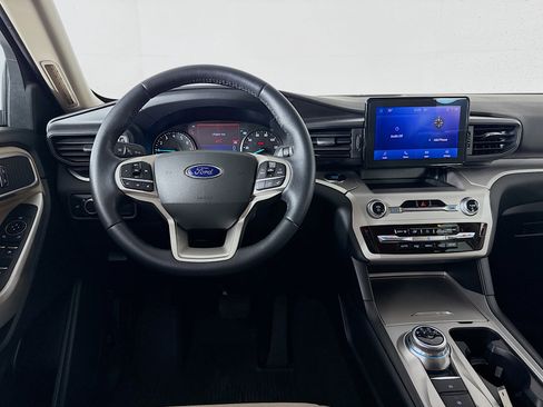 Used 2022 Ford Explorer XLT image 26