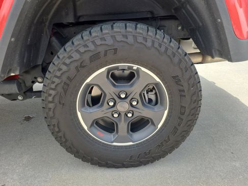 Used 2023 Jeep Gladiator Rubicon w/ Dual Top Group AWD/4WD image 26