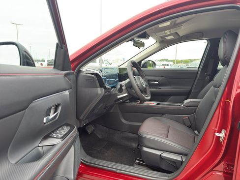 New 2026 Nissan Kicks SR w/ Cold Weather Package image 11