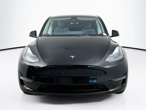 Used 2024 Tesla Model Y Long Range RWD image 2