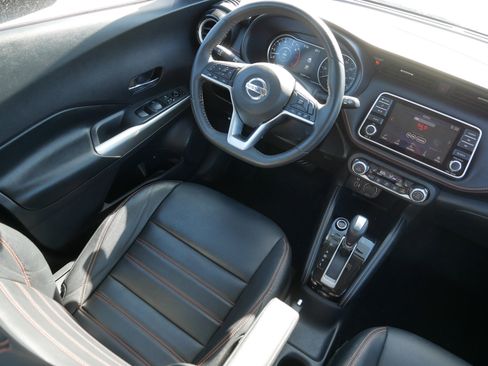 Used 2019 Nissan Kicks SR w/ SR Premium Package FWD image 9
