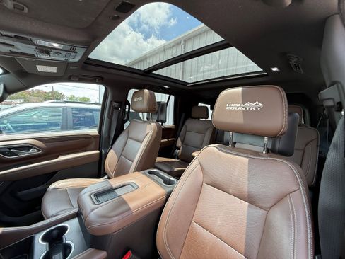 Used 2021 Chevrolet Tahoe High Country w/ Premium Package image 33