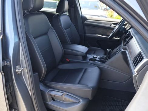Used 2021 Volkswagen Atlas Cross Sport SE w/ Panoramic Sunroof Package image 19