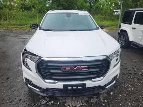 Used 2024 GMC Terrain SLE w/ Driver Convenience Package AWD/4WD image 2