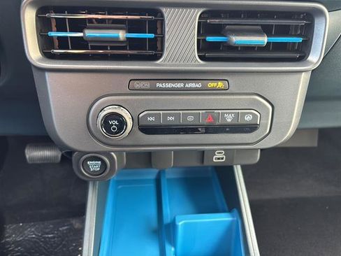 New 2025 Ford Maverick XLT w/ XLT Luxury Package image 23