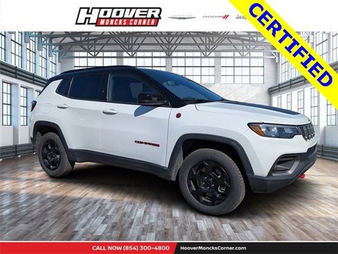 Used 2023 Jeep Compass Trailhawk image 1
