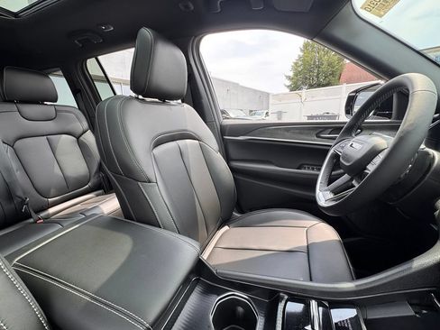 New 2026 Jeep Grand Cherokee Limited w/ Limited Altitude Package AWD/4WD image 20