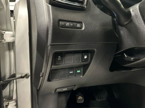 Used 2018 Nissan Rogue S FWD image 10