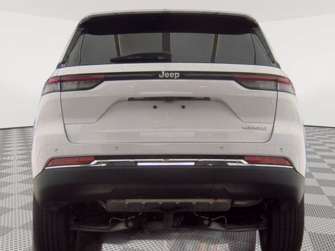 Used 2024 Jeep Grand Cherokee Laredo X RWD image 17