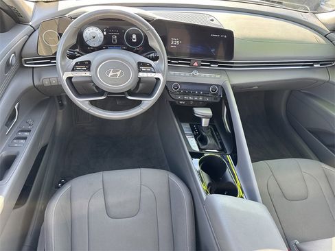 Used 2024 Hyundai Elantra SEL w/ Convenience Package image 22