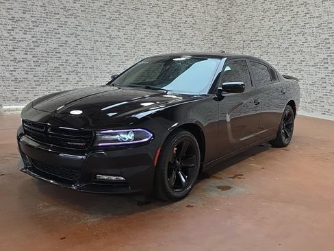Used 2018 Dodge Charger SXT Plus RWD image 3